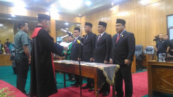 Ketua Defenitif Dewan Perwakilan Rakyat Daerah (DPRD) Kabupaten Bengkalis periode 2019-2025 resmi dilantik (foto/Hari)