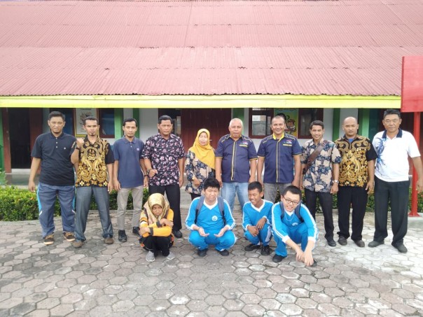 Pengurus National Paralympic Comite (NPC) Kepulauan Meranti melakukan kunjungan ke Sekolah Luar Biasa (SLB) Selatpanjang (foto/mad)