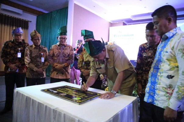 Bupati Siak, Alfedri membuka secara resmi Kampung Laksamana sebagai Kampung Sadar Jaminan Sosial BPJS Ketenagakerjaan Tahun 2019 (foto/int)