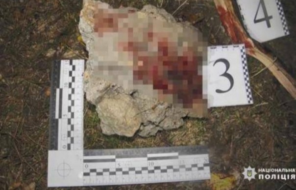 Dua siswa di Ukraina lempar seorang gelandangan bernama Oleksandr (56) pakai batu hingga tewas (foto/int)