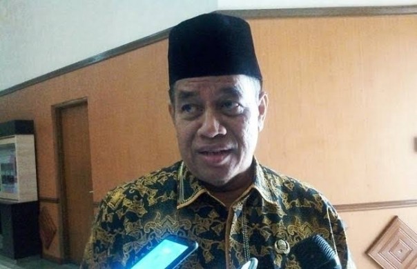 Ketua Pansel Bank Riau Kepri, Ahmad Syah Harrofie