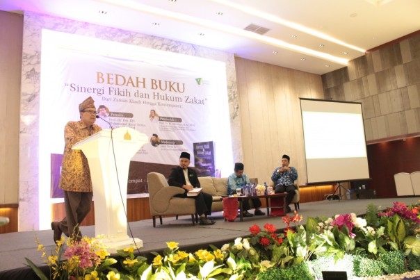 Kegiatan bedah buku yang dilakukan oleh Dompet Dhuafa Riau disalah satu hotel di Pekanbaru (Foto: Istimewa)