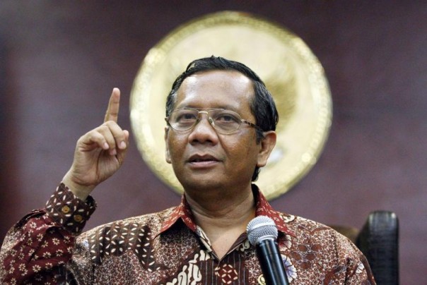 Mahfud MD jadi Menko Polhukam dan yakin Prabowo sebagai Menteri Pertahanan akan mau mendengar perintahnya (foto/int)