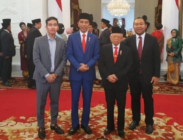 Gibran dan Didit foto bersama Presiden Jokowi dan Wapres Ma;ruf Amin. Foto: int 