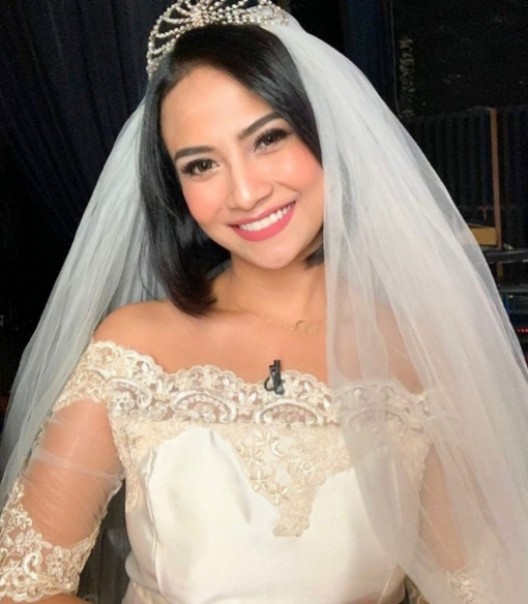 Vanessa Angel pakai baju princess (foto/int)