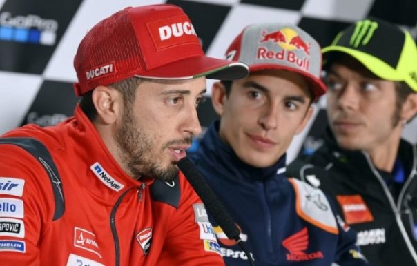 Kiri ke kanan: Dovizioso, Marquez dan Rossi. 
