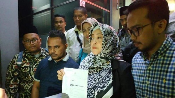 Anggota DPD RI asal Jakarta, Fahira Idris saat melaporakan Ade Armando ke polisi. (Foto: int)