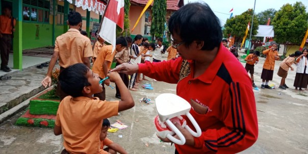Sambutan masyarakat Desa Titi Akar, Kecamatan Rupat Utara, Kabupaten Bengkalis terhadap Pelayanan Kesehatan Bergerak sangat antusias (foto/Hari)