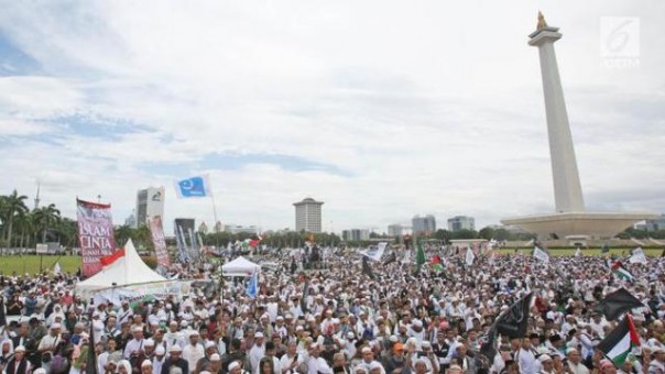 Jutaan umat Islam di Indonesia menghadiri kegiatan Reuni PA 212 tahun lalu yang digelar di kawasan Monas, Jakarta Pusat. Foto: int 