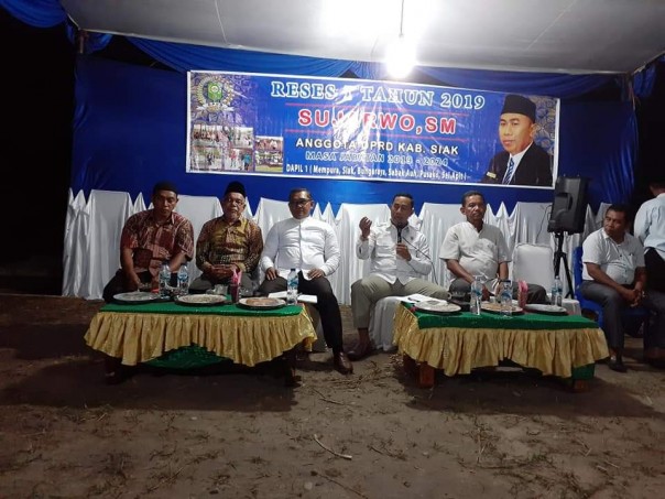 Ketua Komisi II Dewan Perwakilan Rakyat Daerah (DPRD) Kabupaten Siak Sujarwo SM, menggelar kegiatan reses I tahun 2019 di Kampung Mengkapan Kecamatan Sungai Apit (foto/Lin)
