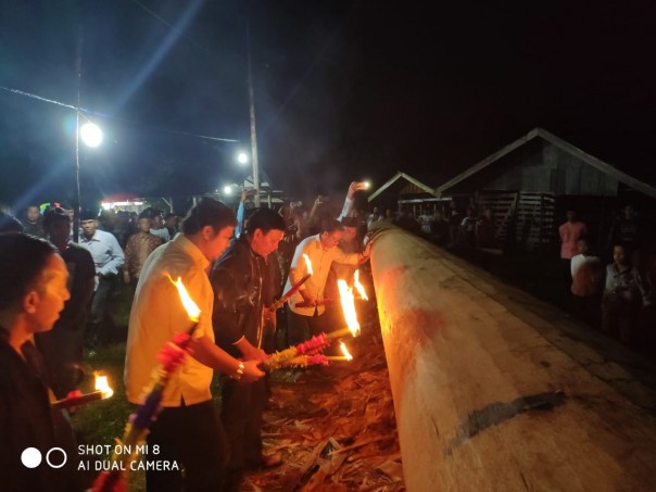 Masyarakat Desa Pulau Komang Sentajo, Kecamatan Sentajo Raya, Kabupaten Kuantan Singingi Provinsi Riau, melakukan Pelayuran (Mendiang) Jalur baru (foto/int)