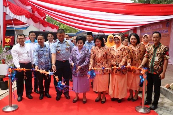 Sekolah Dasar (SD) Angkasa Lanud Roesmin Nurjadin Pekanbaru meraih status SD berakreditasi A
