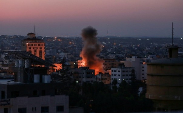 Serangan Israel ke jalur Gaza. (FOTO: AFP / BASHAR TALEB)