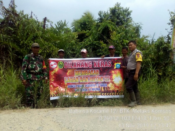 Babinsa Koramil 12/Batang Tuaka, Kodim 0314/Inhil melaksanakan patroli dan sosialisasi Karlahut (foto/Rgo)
