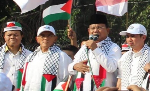 Prabowo Subianto saat mendukung Palestina beberapa waktu lalu (foto/int)