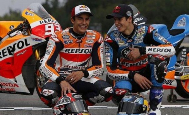 Marc dan Alex Marquez yang akan berpasangan membela Repsol Honda pada musim balapan MotoGP tahun mendatang. Foto: int 