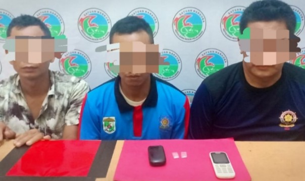 Dua Aparatur Sipil Negara (ASN) Pemkab Pelalawan, ditangkap Polisi, karena ketahuan mengkonsumsi narkoba jenis sabu (foto/Ardi)