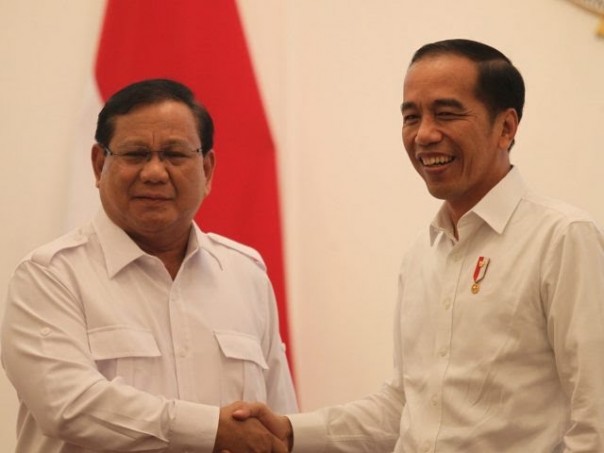 Presiden Joko Widodo (Jokowi) memerintahkan agar Menteri Pertahanan Prabowo Subianto meningkat produksi alutsista (foto/int) 