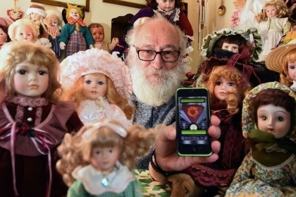 Barry Collingswood dan koleksi boneka berhantu
