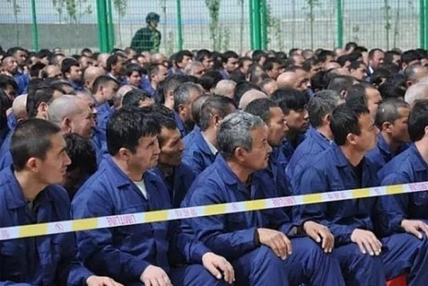 Muslim etnis Uighur yang menjalani penahanan di salah kamp di Xinjiang, China. Foto: int 