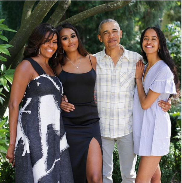 Dua putri Barack Obama yang menjadi sorotan netizen. Foto: int 