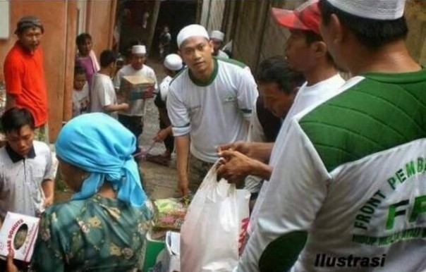 Salah satu aksi sosial FPI menolong warga Jakarta yang menjadi korban banjir. Foto: int 