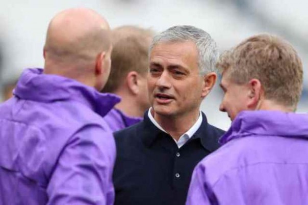 Jose Mourinho yang dikabarkan tengah nyaman bersama Tottenham Hotspur. Foto: int 