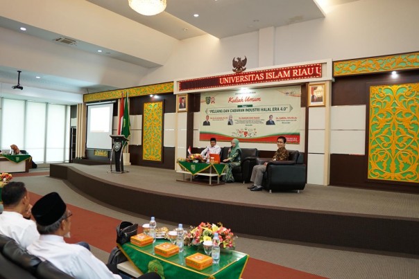 Diskusi mengenai halal center di UIR