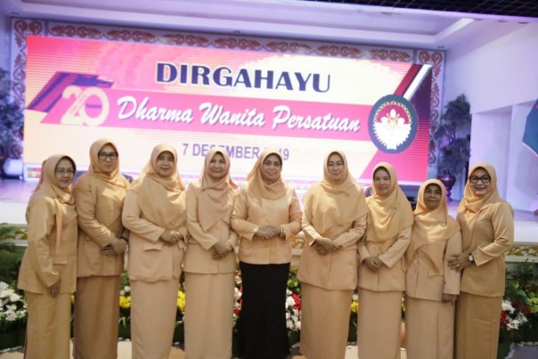 Peringatan HUT ke-20 Dharma Wanita Persatuan Tahun 2019 Tingkat Provinsi Riau dilaksanakan Balai Serindit Gedung Daerah (foto/Lin)