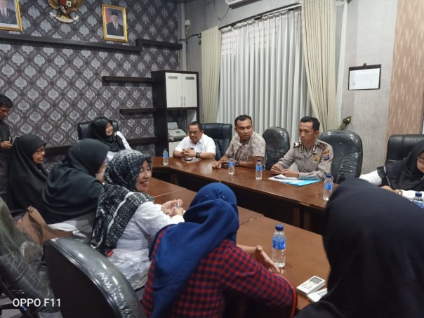 Empat orang korban perdagangan orang (Human Traficking) asal kota Medan (Sumut) yang diamankan Polsek Bengkalis baru baru ini akhirnya dipulangkan ke pihak keluarganya (foto/Hari)