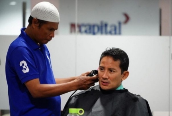 Sandiaga Uno cukur rambut (foto/int)