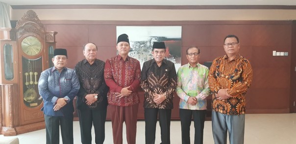 Rektor Universitas Islam Negeri Sultan Syarif Kasim Riau (UIN SUSKA) beserta jajarannya menghadap Menteri Agama (Menag) Republik Indonesia (foto/Put)