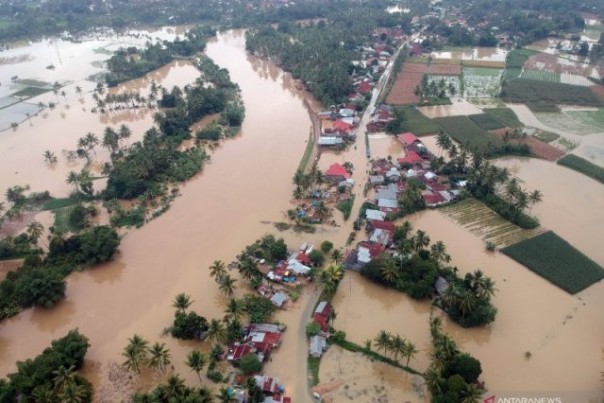 Foto udara yang memperlihatkan banjir yang kini melanda Kabupaten Limapuluhkota, Sumatera Barat. Foto: int 