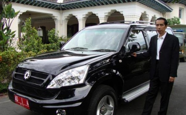 Foto Mobil ESEMKA dan Jokowi ketika menjabat sebagai Walikota Solo. (R24/int)