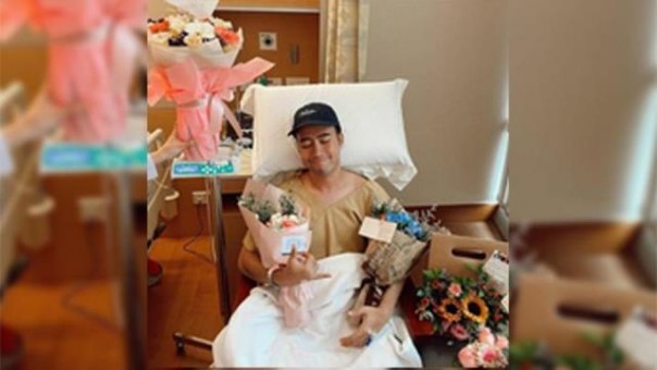 Vidi Alviano usai menjalani operasi pengangkatan sel kanker ginjal di Singapura. Foto: int 