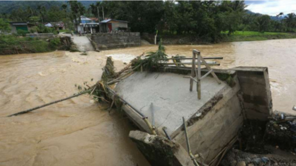 Jembatan di Solok Selatan yang putus akibat dihantam banjir. Foto:int 