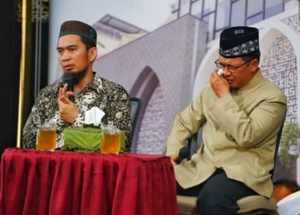 Ustaz Adi Hidayat dan Ustaz Aa Gym memberikan tausiah di Bandung, Jawa Barat (foto/int)