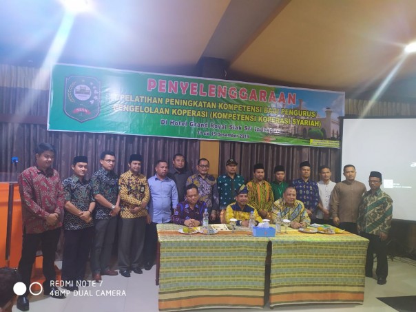 Dinas Koperasi dan UMKM Kabupaten Siak, menyelenggarakan kegiatan pelatihan peningkatan kompetensi bagi calon anggota Dewan Pengawas Syariah (DPS) Koperasi Syariah (foto/Lin)