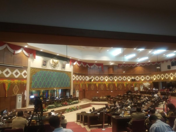 Paripurna DPRD Riau dengan agenda pengumuman reses masa sidang  I ( Sept-Desember) T. A 2019.