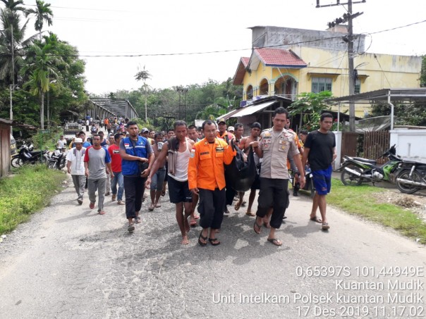 Sp (56) warga Desa Aur Duri Kecamatan Kuantan Mudik, Kabupaten Kuantan Singingi tenggelam (foto/Zar)