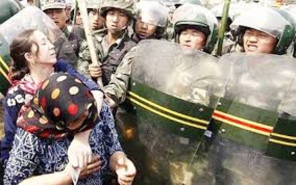 Foto kekerasan oleh pemerintah China terhadap Muslim Uighur (net) 
