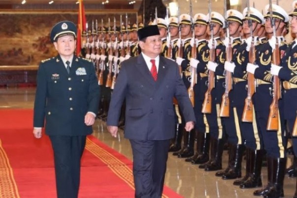 Menhan Prabowo Subianto disambut parade pasukan saat berkunjung ke China. Foto: int 