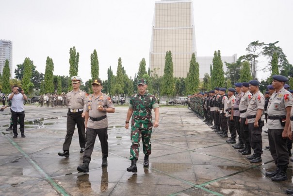 Kapolda Riau Irjen Pol Agung Setya Imam Efendi saat gelar pasukan Operasi Lilin 2019.