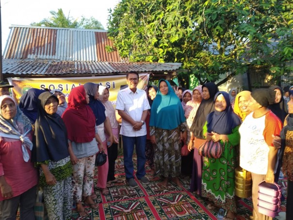 Kehadiran Anggota DPRD Riau H. Sukarmis yang menggelar Reses di Desa Pulau Ingu Simandolak Kecamatan Benai, Kabupaten Kuantan Singingi (foto/zar)