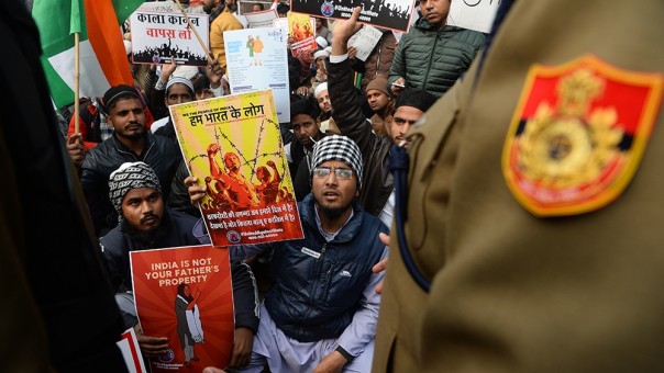 Dua Orang Tewas dan Ratusan Lainnya Ditahan Terkait Protes Hukum Kewarganegaraan India
