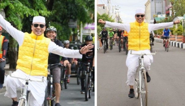 Ustadz Das'ad Latif naik sepeda sambil lepas tangan (foto/int)