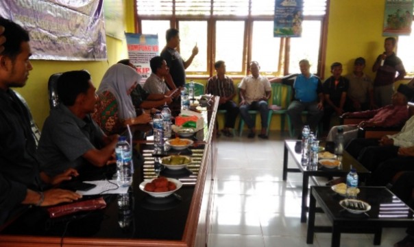 Anggota DPRD Riau, Komperensi, SP. M.Si dari Partai Amanat Rakyat, mengunjungi Desa Saik Kecamatan Kuantan Mudik Kabupaten Kuantan Singingi (foto/Zar)