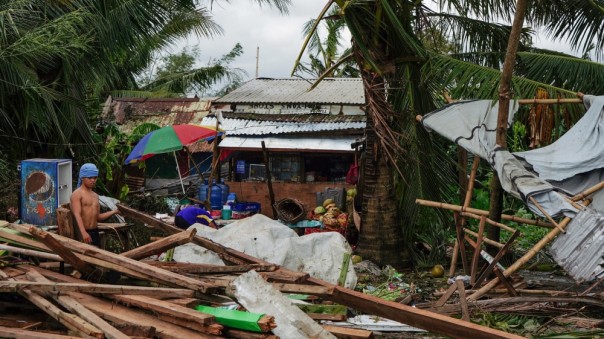 Puluhan Orang Tewas Setelah Topan Phanfone Menyerang Filipina