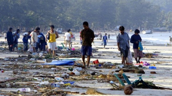 Kenangan Para Korban yang Selamat Tentang Tsunami Aceh : Saya Menutup Mata, Berdoa, dan Bersiap Untuk Mati
