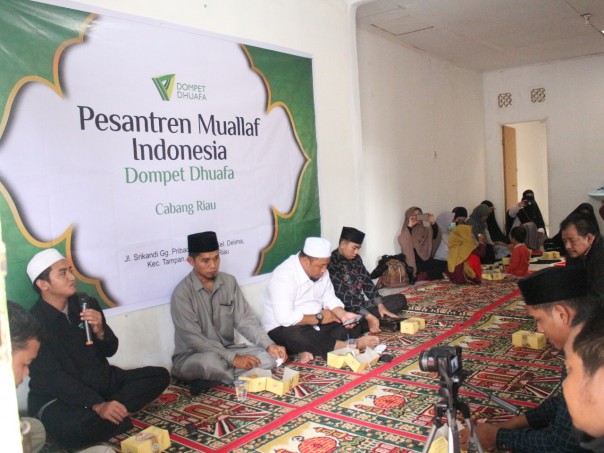 Dompet Dhuafa bekerjasama dengan Yayasan Pembinaan Muallaf Riau (YPMR) meresmikan program ‘Pesantren Muallaf’